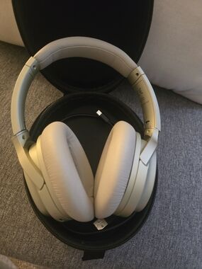 COWIN SE7 Over-Ear Wireless Noise-Cancelling Headphones Light Gold With Case